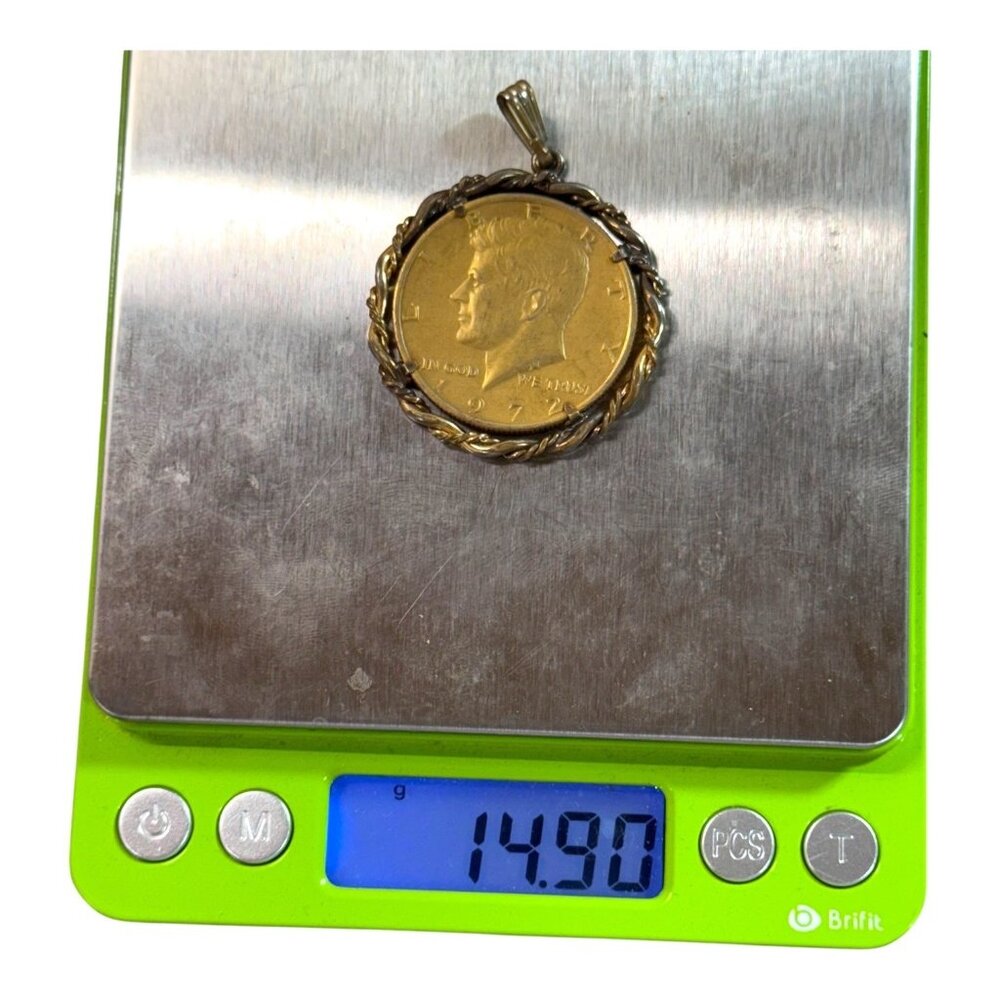 1972 Kennedy Half Dollar Coin Pendant In Gold-Tone Rope Frame Vintage President - Picture 4 of 4